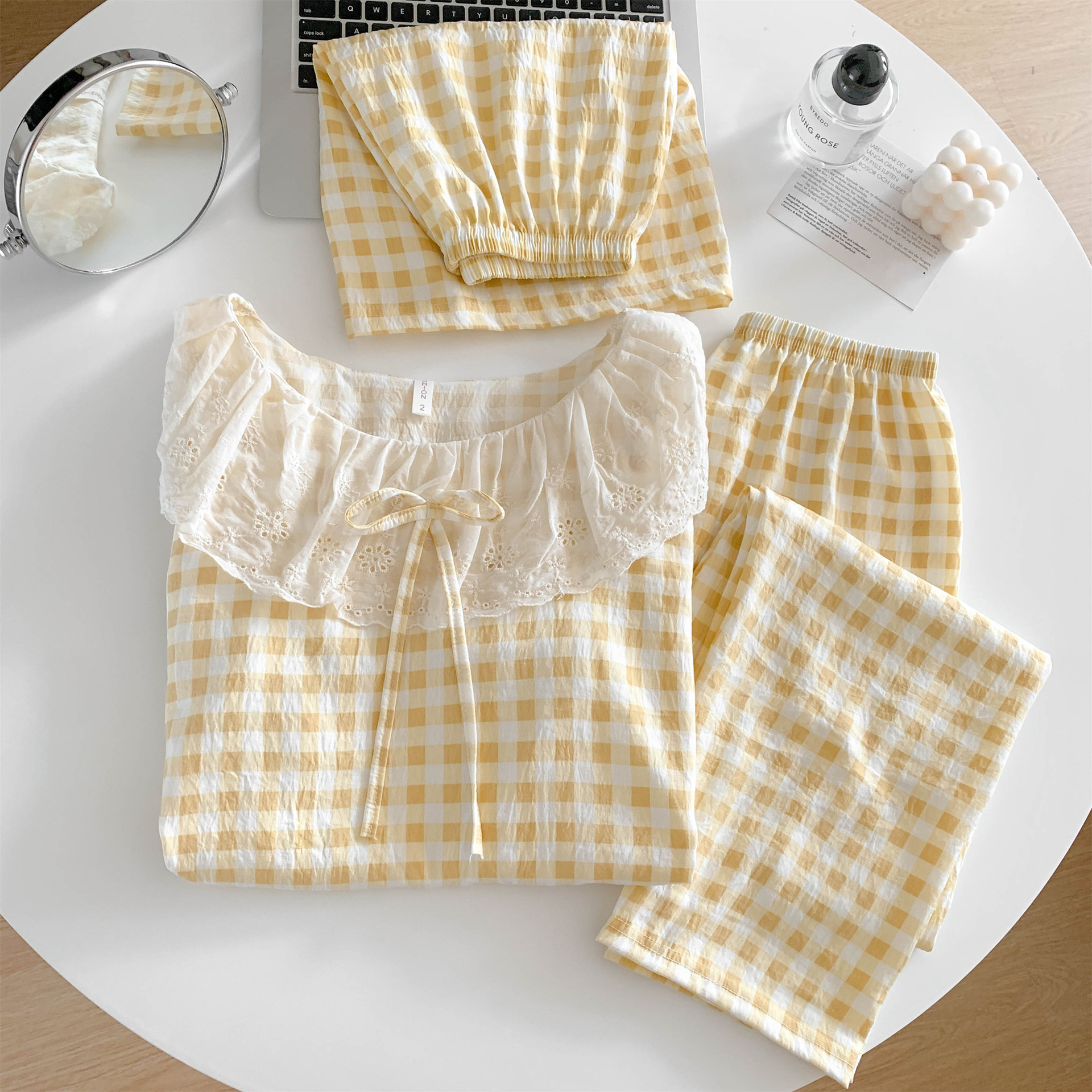 Jaune