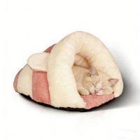 Niche pour chat triangulaire moderne de luxe, abri fermé en tissu pour l'intimité de l'animal et lit de voyage pour chat