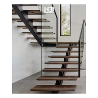 Kit d'escalier modulaire intérieur de luxe sur mesure, escalier droit moderne avec marches en bois massif et garde-corps en verre pour villas