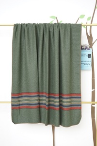 Cắm Trại Màu Đỏ Sọc Sang Trọng Vua Kích Thước Merino Len Dệt Ném Chăn Siêu Mềm Mại Và Đồng Bằng Phong Cách Với Mô Hình Rắn Cho Mùa Đông - Product Image 2