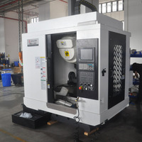 Centre d'usinage CNC à 5 axes de la série U de haute précision, structure à haute rigidité, pièces mécaniques automobiles BT40 12000 tr/min