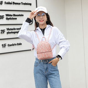 Mochila pequeña de poliuretano para mujer, bolso de hombro multiusos informal con cierre de cremallera y estampado de letras, novedad de 2023 - Product Image 2