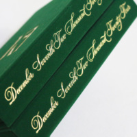 Boîte d'invitation de mariage de luxe en velours vert foncé à couverture rigide, avec carte d'invitation et carte RSVP dorées – Nouveauté très demandée