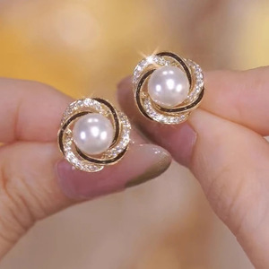 Orecchini a perno con fiore di camelia da donna, avvolgenti, per uso quotidiano, accessori per le orecchie - Product Image 4