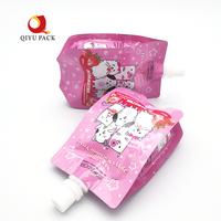 Custom 100 Ml Herbruikbare Roze Leuke Plastic Vruchtensap Verpakking Zijvouw Tuit Zakje Met Top Uitloop