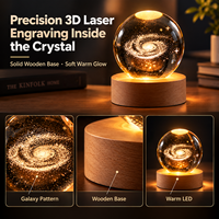 Lampe de chevet en cristal gravé au laser 3D représentant la Voie lactée, avec base en bois