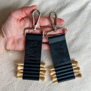 Multi-pack <b>golf</b> club pegs in stock, leather belt loop keychain TEE storage bag, PU leather, simple <b>golf</b> club peg cover. - Product Image 2