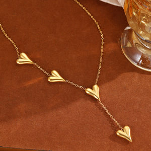 Collar con Colgante Minimalista en Forma de Y con Cuatro Corazones, Chapado en Oro de 18K sobre <span class=keywords><strong>Acero</strong></span> <span class=keywords><strong>Inoxidable</strong></span>, <span class=keywords><strong>Joyería</strong></span> de Moda para Mujer - Product Image 1