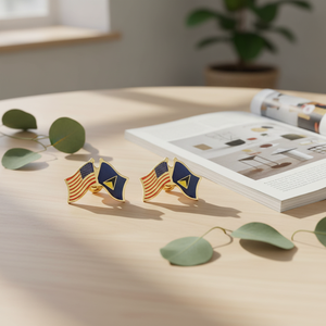 GREPAS GIFTS Épinglette de revers 1,25 pouce avec drapeaux croisés des États-Unis et de Sainte-Lucie - Product Image 1