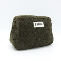 Pochette cosmétique en polaire Teddy, 4 tailles, douce et moelleuse, avec fermeture éclair, trousse de maquillage portable, sac de rangement pour articles de toilette de voyage, étui de rangement personnalisé avec logo