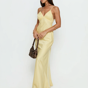 Robe longue élégante en satin jaune sur mesure, fines bretelles spaghetti, col en V, robe moulante pour soirée, mariage, pour femmes - Product Image 3