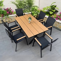 Moderner Outdoor-Terrassentisch mit Stühlen, Neue WPC-Kunststoff-Holz-Tischplatte mit Metallrahmen für Hotel-Innenhof, Garten, Essen und Feiern