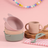 Vaisselle en silicone pour bébé pour enfants en gros ensemble d'alimentation sans BPA de qualité alimentaire comprend un napperon bavoir tasse cuillère dîner