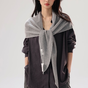 Chal Triangular de Punto Calado para Mujer, Mezcla de Lana, Color Sólido, Ligero, para Usar como Capa o Pañuelo en el Hombro, Ideal para el Uso Diario - Product Image 2