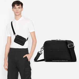 Bolso bandolera de hombre de piel de guijarro negro con logotipo personalizado, bandolera de hombro con doble cremallera para hombre - Product Image 6
