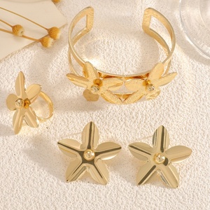 Jingciren Boutique <b>Cross</b>-border European and American Fashion Metal <b>Bracelet</b> Earrings Ring Set High-end Flower Light Luxury - Product Image 1