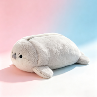 Nouvel Arrivage OEM ODM Trousse à Crayons et Sac de Papeterie en Peluche Licenciée, Motif Phoque Bicolore en Position Allongée, Mignonne Poupée en Peluche
