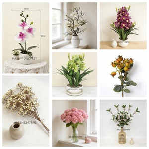 Bouquet de marguerites rouges au toucher réel avec feuillage vert dans un vase en verre ambré, marguerites artificielles pour la décoration intérieure toute l'année dans un style campagnard - Product Image 5