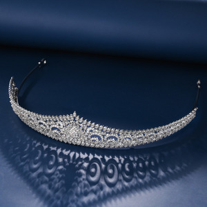 Corona <span class=keywords><strong>de</strong></span> Plata <span class=keywords><strong>de</strong></span> Lujo para <span class=keywords><strong>Novia</strong></span>, Tiara Real Gótica para Concurso, Corona Intrincada con Pedrería, Tocado Impresionante para Mujer - Product Image 2