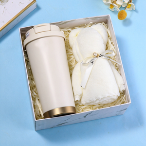 ชุดของขวัญพรีเมียมสุดหรู 2 in 1 พร้อมกล่องของขวัญอุ่นๆ ลายโลโก้แบบกำหนดเอง  ประกอบด้วยกระติกน้ำร้อน ผ้าขนหนูรูปหมี ของขวัญวันวาเลนไทน์สำหรับสาวๆ และผู้หญิง - Product Image 1