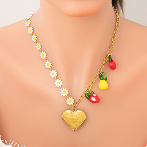 สร้อยคอลูกปัดผลไม้พร้อมจี้สตรอว์เบอร์รี เชอร์รี พีช สำหรับผู้หญิง เครื่องประดับสำหรับงานปาร์ตี้ ชุบทอง 18K สายสแตนเลส - Product Image 4