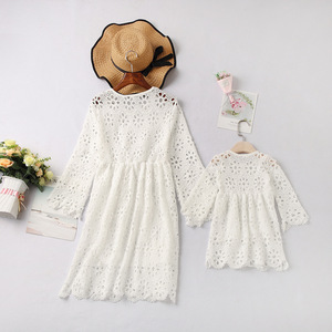 Robes d'été pour maman et <span class=keywords><strong>moi</strong></span> <span class=keywords><strong>de</strong></span> haute qualité en gros 2021, robe en dentelle blanche ajourée pour filles - Product Image 2