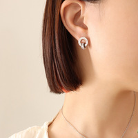Parure de bijoux pour femme en acier inoxydable plaqué or 18 carats, non décolorable, avec boucles d'oreilles et collier double boucle en zircon, style romain audacieux