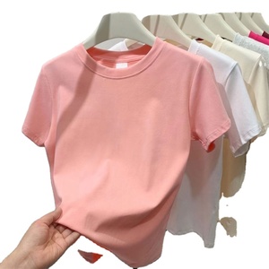 T-shirts Blancs de Luxe en Coton, T-shirts Courts et Crop Tops pour Femme - Product Image 1