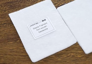 Géotextile non tissé à filament de liant - Design moderne pour les applications ferroviaires et de barrage - Garantie de 3 ans - Product Image 2