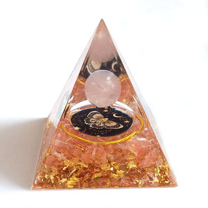 Pyramide de cristal Kogiya en résine époxy rose pastèque, décoration artisanale pour la maison, ornement de bureau - Product Image 5