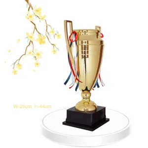 カスタムラグジュアリービッグワールドサッカーカップトロフィーコンペティションアロイメタルスポーツゴールドワールドスポーツフットボールカップトロフィートロフィーとメダル