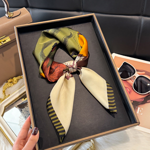 Écharpe en polyester respirante à imprimé floral numérique vintage, vente en gros, printemps-été, vente chaude, fond <span class=keywords><strong>vert</strong></span>, <span class=keywords><strong>satin</strong></span> - Product Image 1