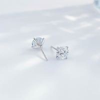 Orecchini a perno minimalisti alla moda e versatili con diamante rotondo a 4 griffe in oro bianco 18K coltivato in laboratorio, orecchini a lobo, orecchini a cuore