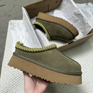 Botas cortas de invierno para mujer con suela gruesa y aislamiento adicional para mayor calidez, disponibles en stock, con forro de algodón grueso. - Product Image 4