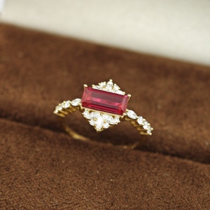 แหวนเพชรและทับทิมสังเคราะห์ 14k จาก UM jewelry เหมาะสำหรับทุกเพศทุกวัย สวมใส่ได้ทุกวัน หรือเป็นของขวัญวันครบรอบแต่งงาน - Product Image 4