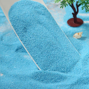 La Color Sand Factory vend du sable bleu, utilisé comme matériau de sablage pour les décors de films et de séries télévisées. - Product Image 3