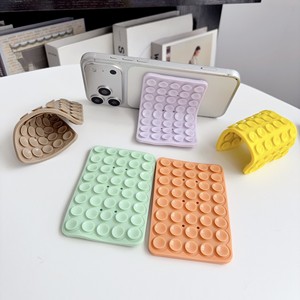 Support de téléphone à ventouse en silicone double face à forte adhérence, support mains libres, accessoire mobile pour selfies et vidéos - Product Image 4
