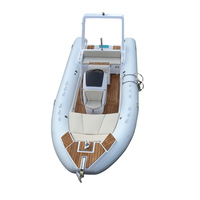 Bateau pneumatique rigide en fibre de verre de luxe avec une sélection complète d'accessoires RIB 600B