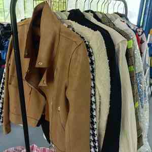 W09 Sıcak Fırsat Toptan Bayan Kışlık Günlük Moda İkinci El İndirimli Ceketler Takım Elbise Montları Stok Temizleme - Product Image 2