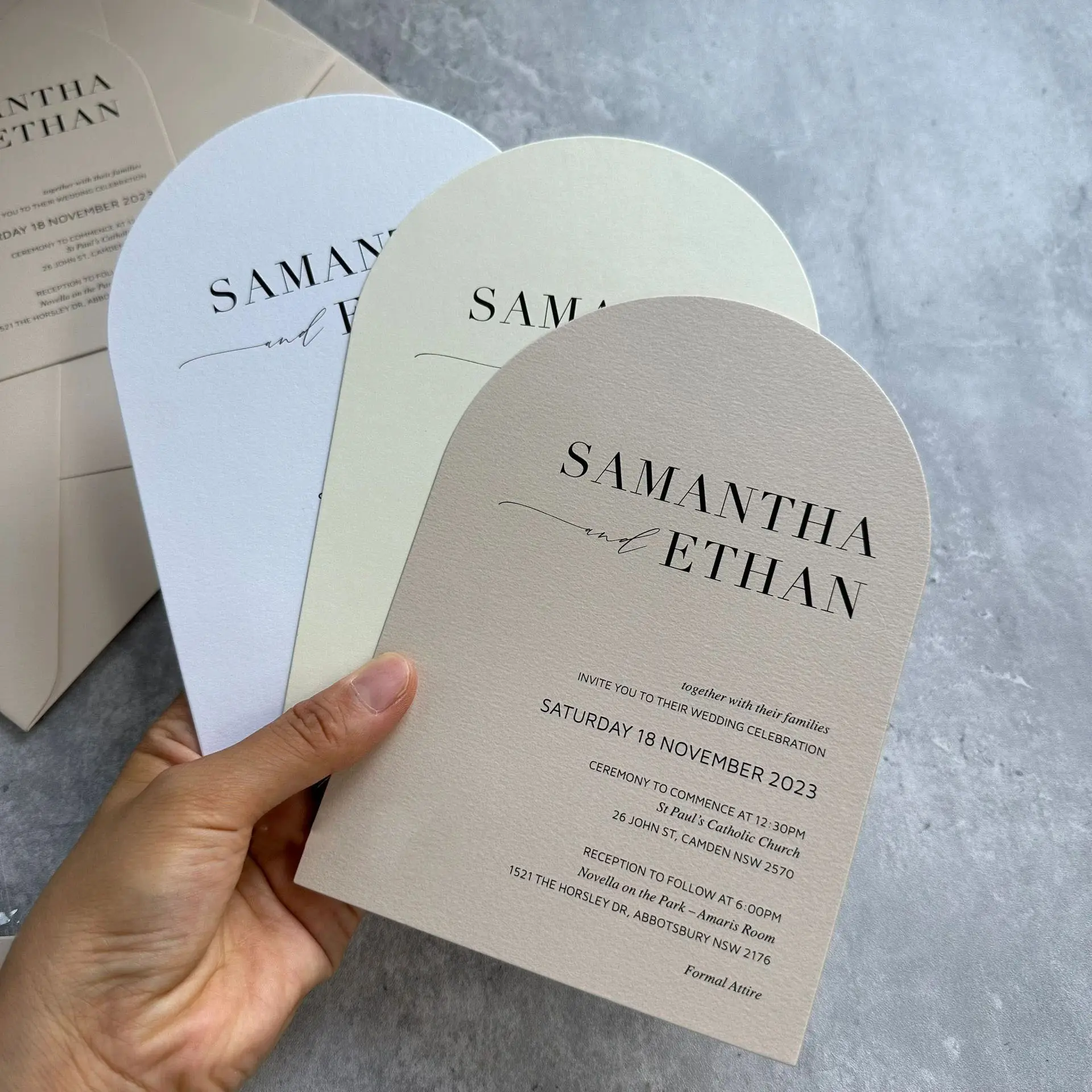 Kunden spezifischer Druck Nettes Design Gold papier Hochzeits einladung karten geprägtes Logo geprägte Karten Tag Visitenkarten Hochzeits einladungen