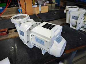 Pompe de piscine auto-amorçante à vitesse variable 3HP pour eaux usées de 2 pouces - Product Image 1