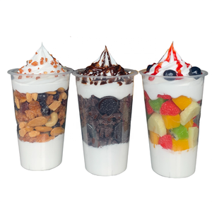 Gobelet Sundae aux fruits 16oz, crème glacée vanille, confiture chocolat-caramel, fraise, noix, myrtille pilée, smoothie santé, modèle d'aliments factices - Product Image 1