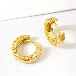 FOXI JEWELRY Venta al por mayor 10mm Pequeños pendientes Huggie Moda Retro Vintage Declaración Pendientes <span class=keywords><strong>de</strong></span> aro <span class=keywords><strong>de</strong></span> oro para mujer - Product Image 5