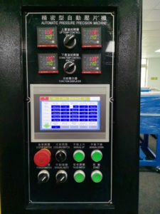 Presse de vulcanisation de plaques en caoutchouc à commande PLC de 50 tonnes, équipement de vulcanisation de laboratoire - Product Image 4
