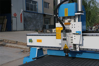 Machine de découpe CNC multifonctionnelle standard 1300*2500mm avec moteur servo haute puissance, pompe, engrenage et moteur Syntec pour le Royaume-Uni, idéale pour la découpe de circuits imprimés (PCB)