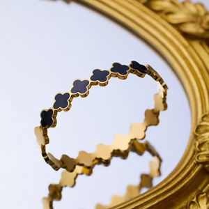 Brazaletes de diseñador cruzado sin deslustre a la moda, pulseras de acero inoxidable chapadas en oro de 18 quilates, brazaletes de trébol de cuatro hojas - Product Image 4