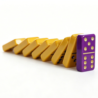 Juego de dominó de lujo de 28 fichas de acrílico mini, con logo personalizado, en colores rojo, morado y amarillo, doble seis, estilo cubano, blanco y colorido.