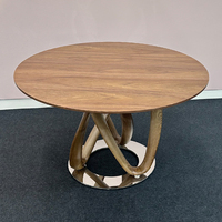 Table à manger design moderne Table ronde Base en bois de frêne Pieds de table élégants et aux contours uniques pour maison de luxe Restaurant Hôtel