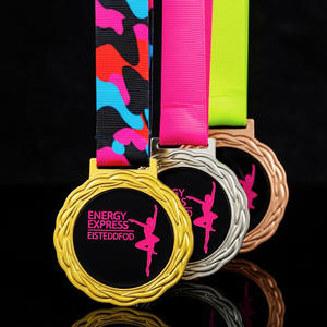 Ensemble <span class=keywords><strong>de</strong></span> médailles <span class=keywords><strong>de</strong></span> gymnastique Aurora Or, Argent, Bronze avec <span class=keywords><strong>sangle</strong></span> étoilée et design ajouré - Product Image 4