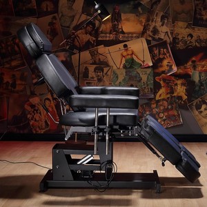 Le lit de tatouage de levage de moteur de haute qualité peut être un angle réglable de jambe de chaise de tatouage de couleur personnalisée pour le magasin de tatouage - Product Image 2